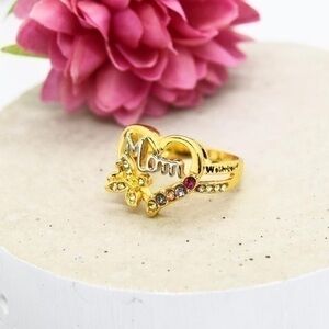 Size 7.5 Gold Mom Heart Ring